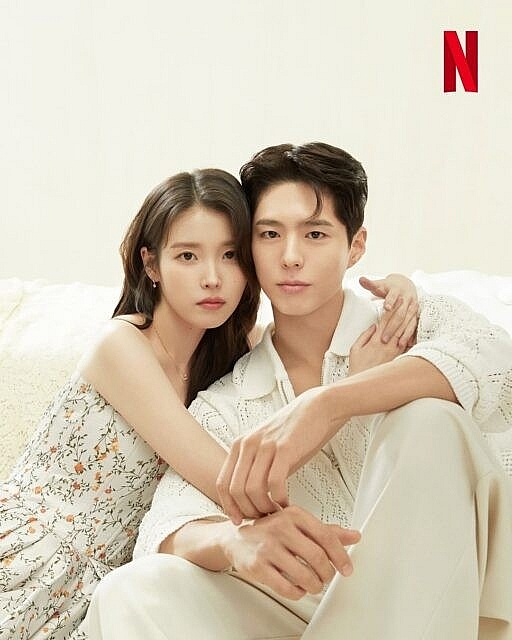 'Em gái quốc dân' IU tình tứ hết nấc cùng Park Bo Gum