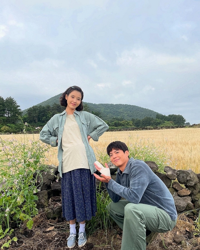 'Em gái quốc dân' IU tình tứ hết nấc cùng Park Bo Gum