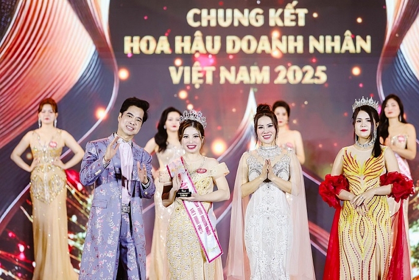 Sắc vóc xinh đẹp của Á hậu Phạm Thị Phương Sắc vóc xinh đẹp của Á hậu Phạm Thị Phương
