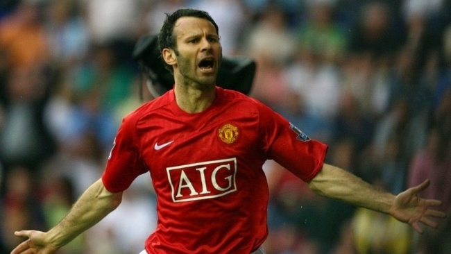 Huyền thoại Man Utd đóng cửa nhà hàng do nợ nần