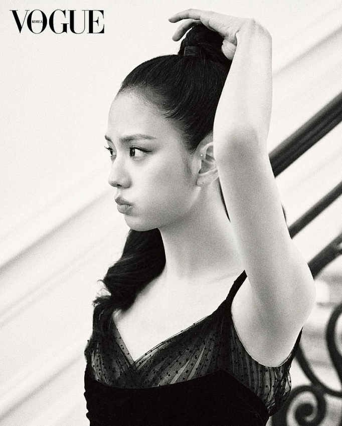Ngắm bộ ảnh mới tuyệt đẹp của 'nàng thơ Dior' Jisoo (BLACKPINK)