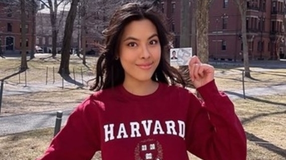 Á hậu Phương Thảo nói gì khi bị tố mập mờ chuyện học Harvard?