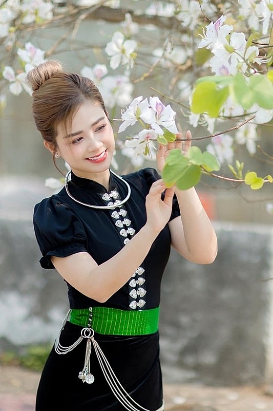 Dương Hoàng Yến môi méo, mặt sưng vì liệt dây thần kinh số 7 Dương Hoàng Yến môi méo, mặt sưng vì liệt dây thần kinh số 7