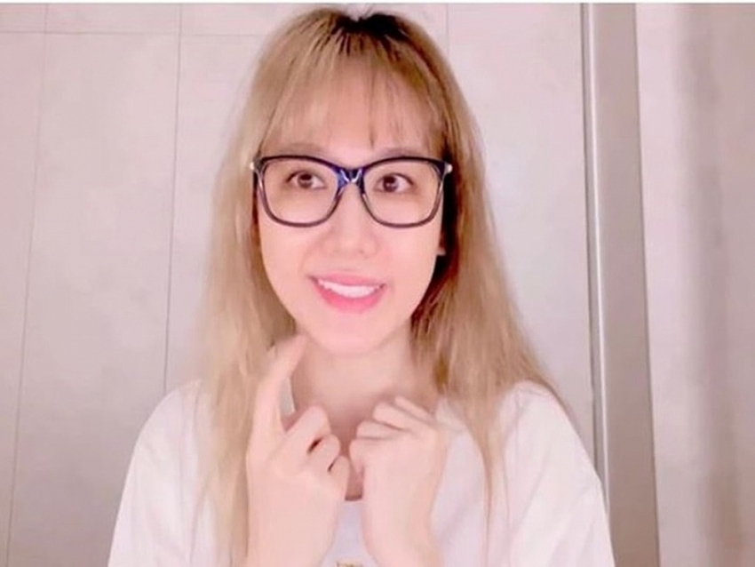 Dương Hoàng Yến môi méo, mặt sưng vì liệt dây thần kinh số 7 Dương Hoàng Yến môi méo, mặt sưng vì liệt dây thần kinh số 7