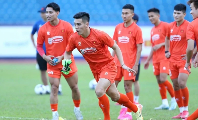 Tiến Linh tái phát chấn thương