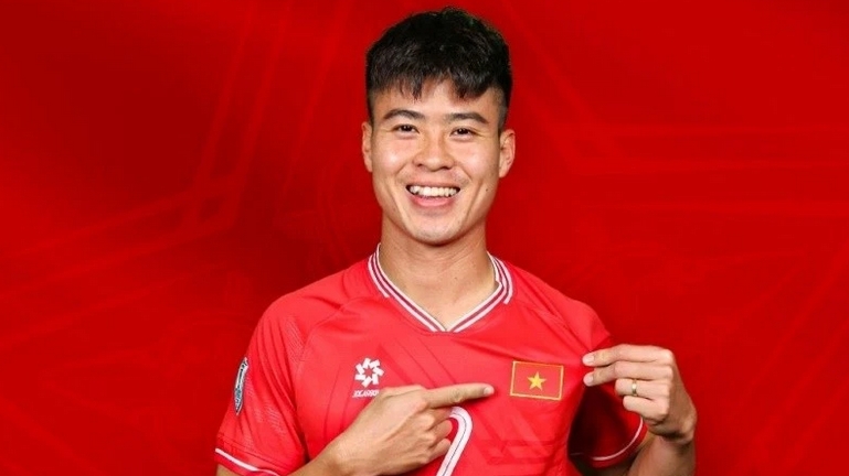 Duy Mạnh được vinh danh trước trận gặp Lào