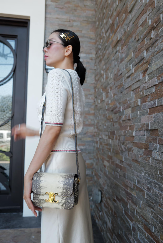 “Nữ hoàng phòng trà” Lệ Quyên và túi hàng hiệu xa xỉ xuống phố “Nữ hoàng phòng trà” Lệ Quyên và túi hàng hiệu xa xỉ xuống phố