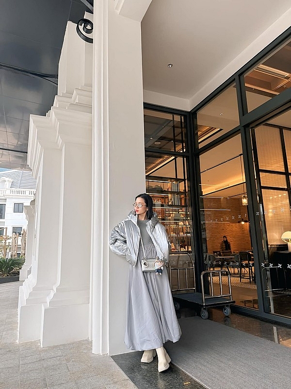 “Nữ hoàng phòng trà” Lệ Quyên và túi hàng hiệu xa xỉ xuống phố “Nữ hoàng phòng trà” Lệ Quyên và túi hàng hiệu xa xỉ xuống phố