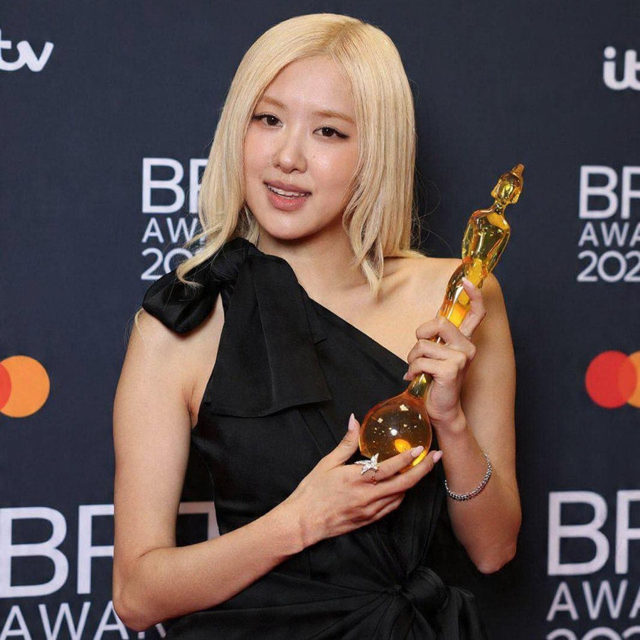 Rosé (BLACKPINK) làm nên lịch sử, đưa K-pop vươn tầm quốc tế