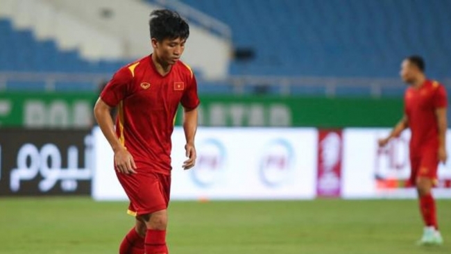 Bùi Tiến Dũng dính chấn thương nặng, vắng mặt trong trận đại chiến với Malaysia