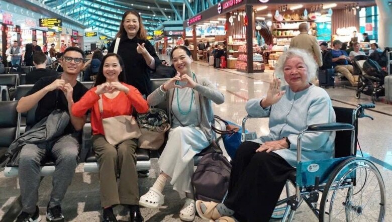 NSƯT Lê Mai và hành trình tìm lại ký ức bên ba cô con gái nổi tiếng NSƯT Lê Mai và hành trình tìm lại ký ức bên ba cô con gái nổi tiếng