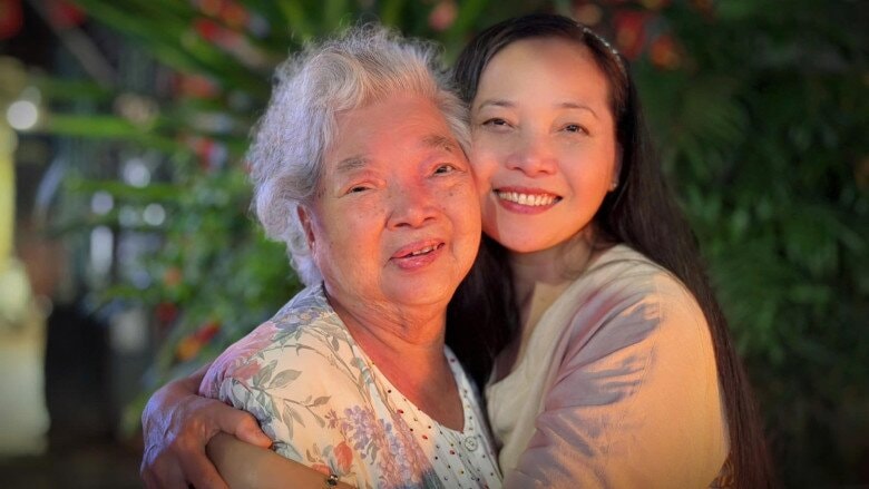 NSƯT Lê Mai và hành trình tìm lại ký ức bên ba cô con gái nổi tiếng NSƯT Lê Mai và hành trình tìm lại ký ức bên ba cô con gái nổi tiếng