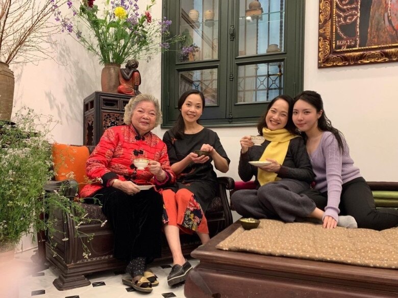 NSƯT Lê Mai và hành trình tìm lại ký ức bên ba cô con gái nổi tiếng NSƯT Lê Mai và hành trình tìm lại ký ức bên ba cô con gái nổi tiếng