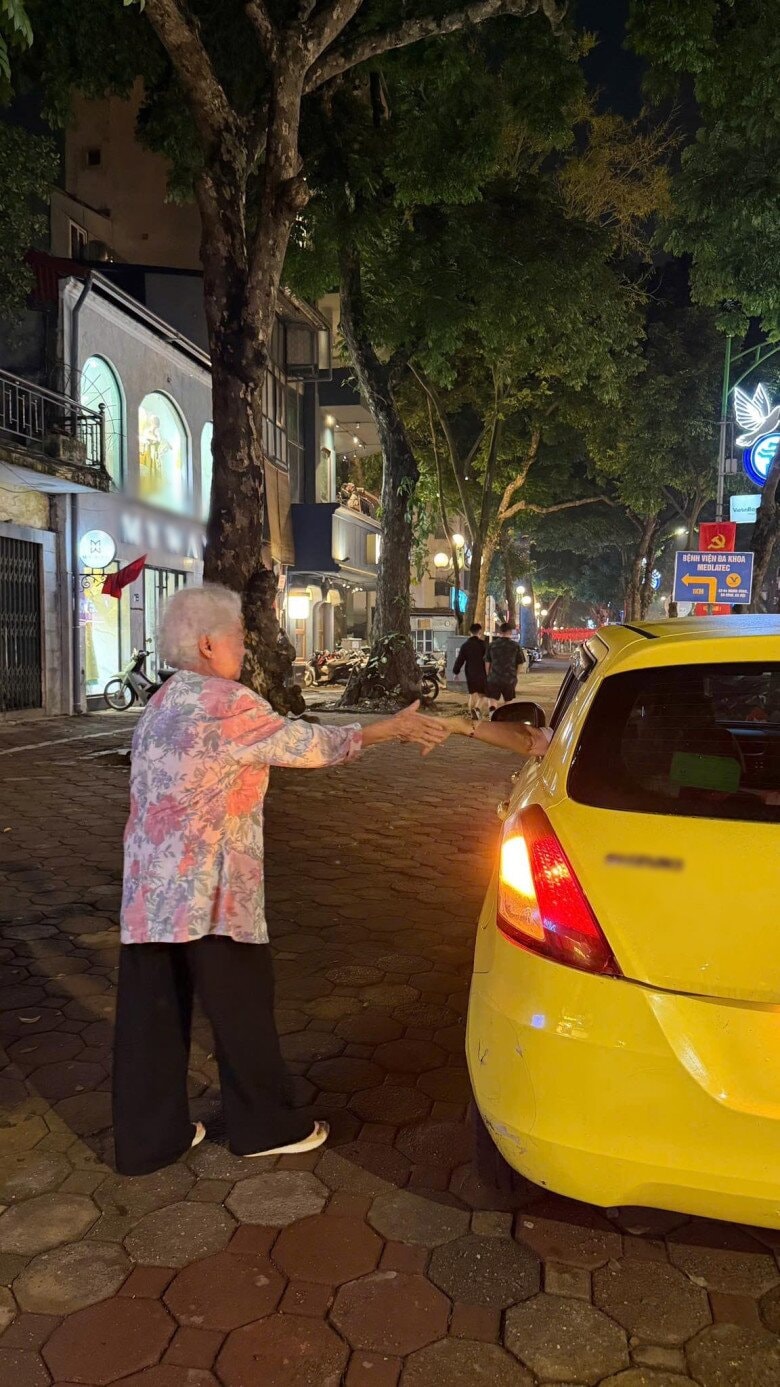 NSƯT Lê Mai và hành trình tìm lại ký ức bên ba cô con gái nổi tiếng NSƯT Lê Mai và hành trình tìm lại ký ức bên ba cô con gái nổi tiếng