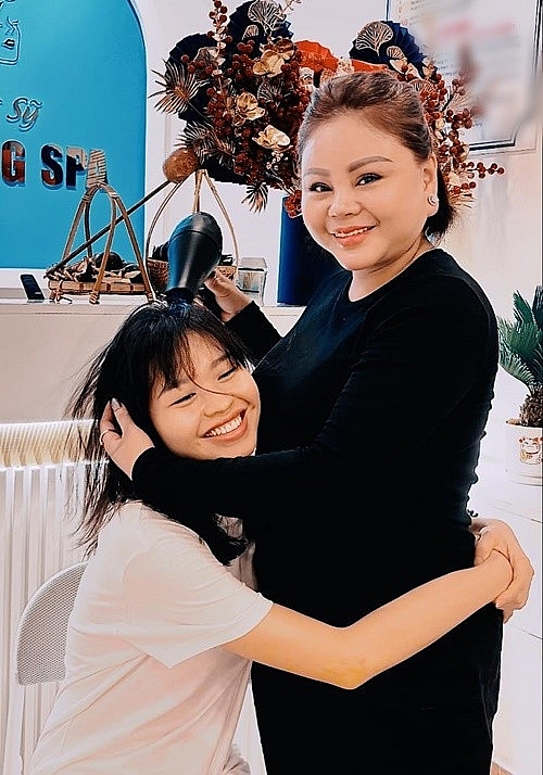 Diễn viên Lê Lộc lần đầu lên tiếng về việc mang bầu con đầu lòng Diễn viên Lê Lộc lần đầu lên tiếng về việc mang bầu con đầu lòng