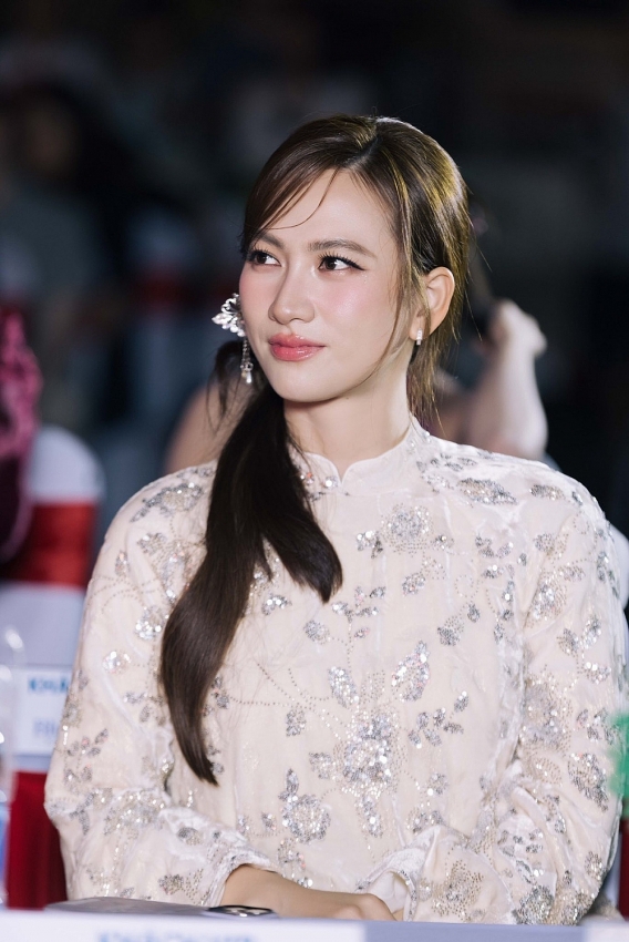 Top 4 'nữ thần mặt mộc' Vbiz, không son phấn vẫn khiến vạn người mê