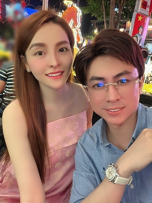 Nhan sắc gợi cảm của nữ ca sĩ Saka Trương Tuyền Nhan sắc gợi cảm của nữ ca sĩ Saka Trương Tuyền