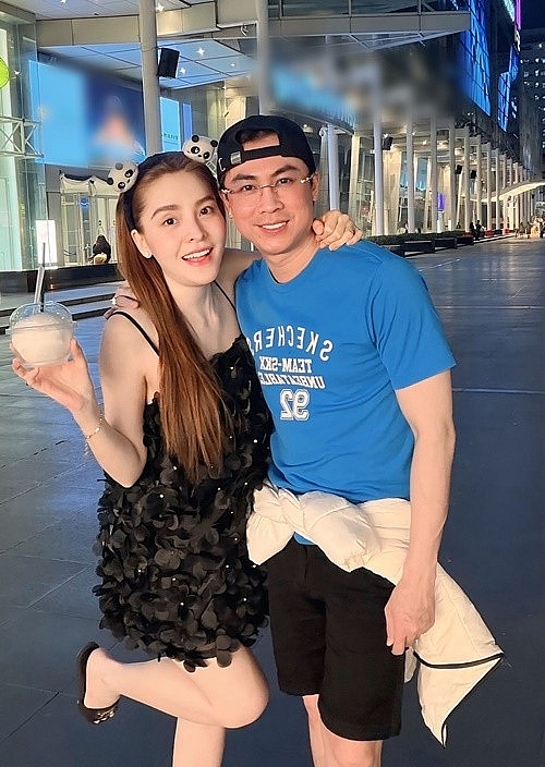 Nhan sắc gợi cảm của nữ ca sĩ Saka Trương Tuyền Nhan sắc gợi cảm của nữ ca sĩ Saka Trương Tuyền