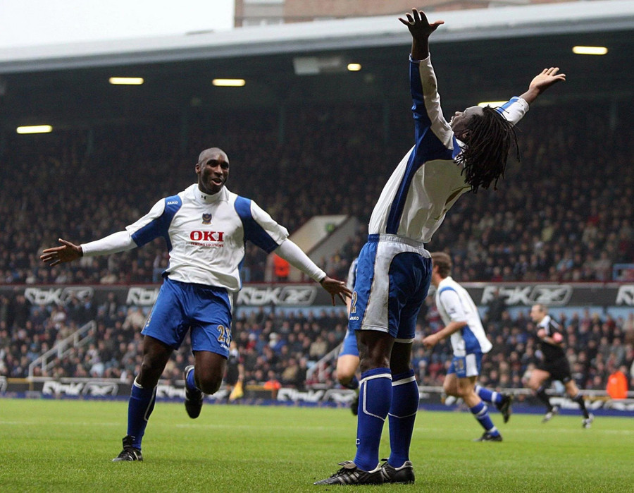 10 màn trụ hạng khó tin nhất lịch sử Ngoại hạng Anh