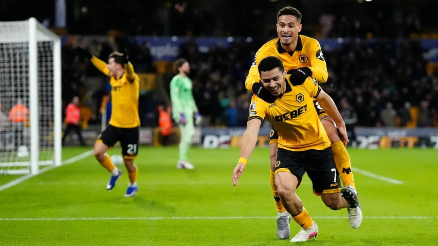 10 màn trụ hạng khó tin nhất lịch sử Ngoại hạng Anh