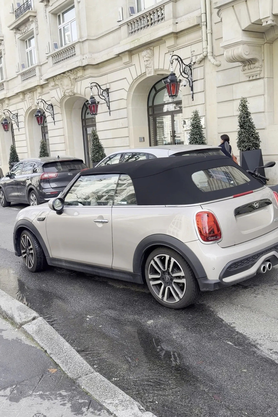 Vừa thi đỗ bằng lái xe, Mbappe gây bất ngờ trên phố