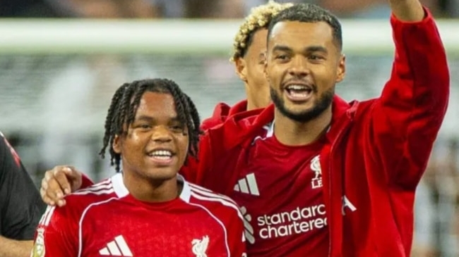 Liverpool lún sâu vào khủng hoảng: Đã đến lúc Arne Slot tin dùng Rio Ngumoha