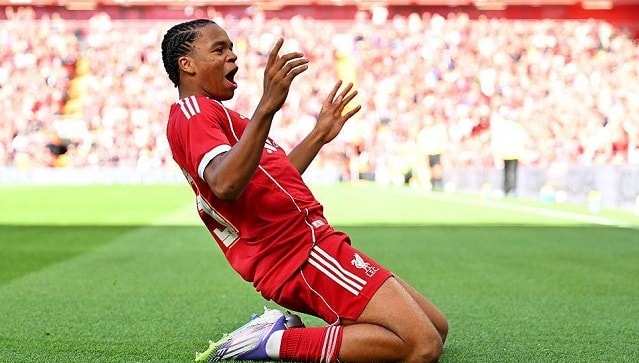 Liverpool lún sâu vào khủng hoảng: Đã đến lúc Arne Slot tin dùng Rio Ngumoha