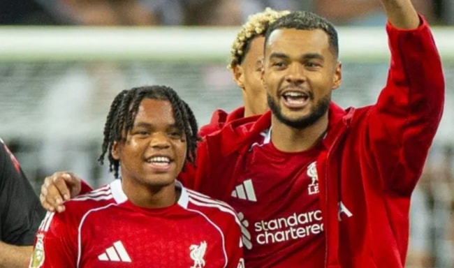 Liverpool lún sâu vào khủng hoảng: Đã đến lúc Arne Slot tin dùng Rio Ngumoha