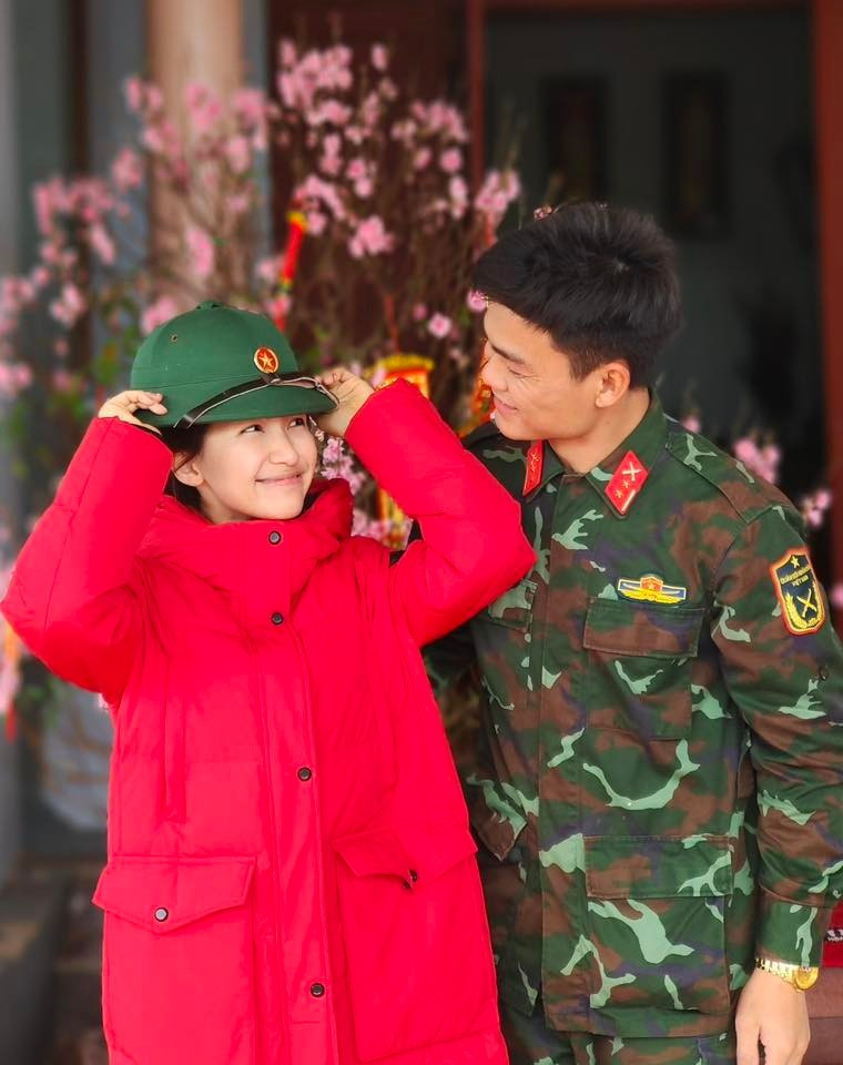 Erik chúc mừng Hoà Minzy tìm được bến đỗ, tiết lộ tính cách Văn Cương