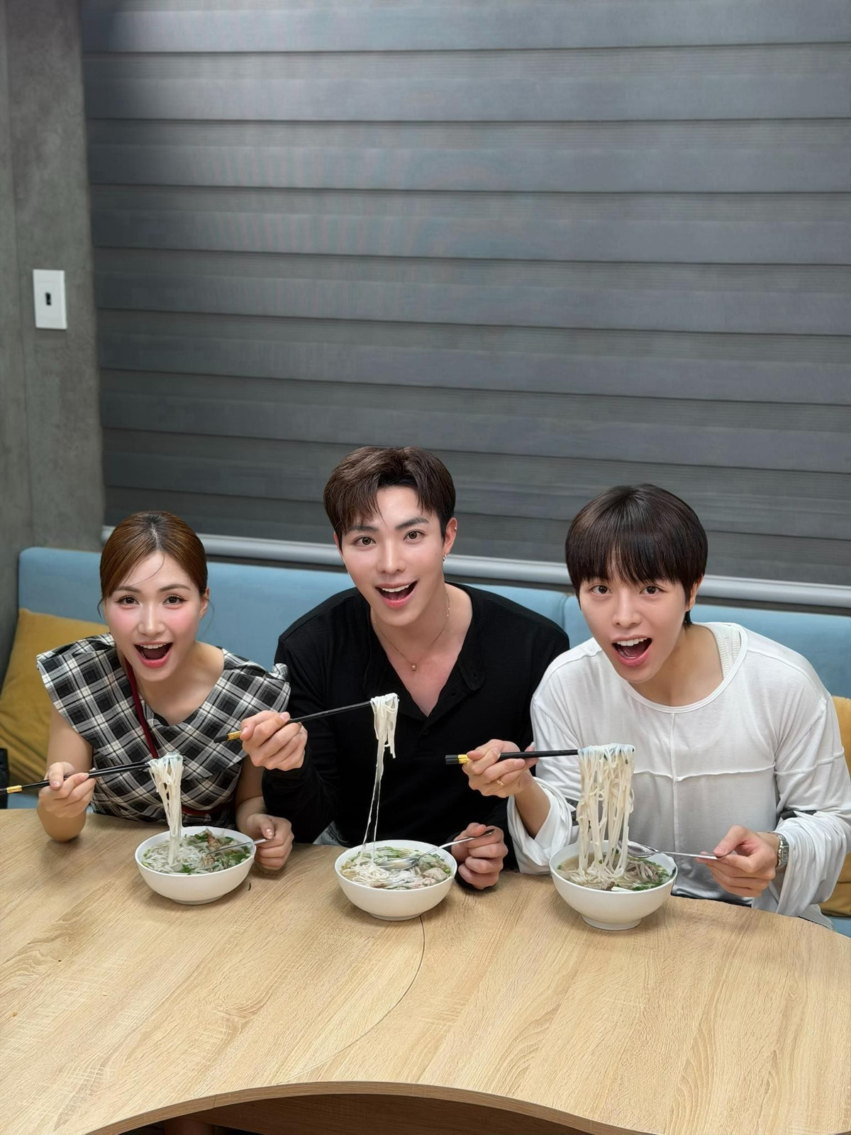 Erik chúc mừng Hoà Minzy tìm được bến đỗ, tiết lộ tính cách Văn Cương