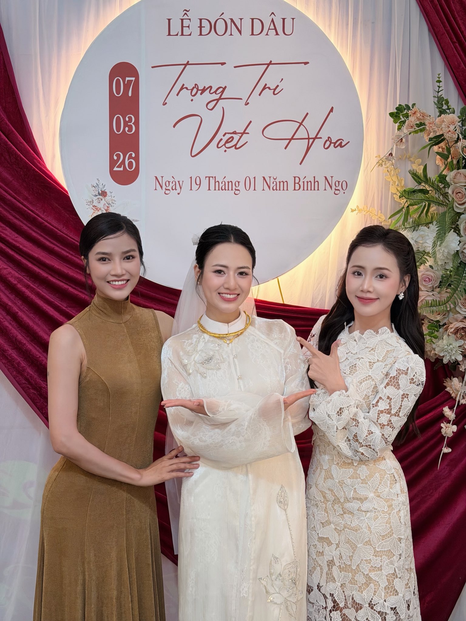 Diễn viên Việt Hoa tổ chức lễ ăn hỏi cùng bạn đời Trọng Trí sau nhiều năm gắn bó