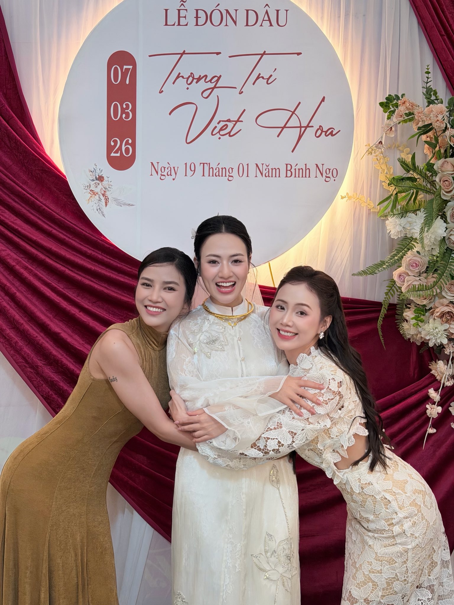 Diễn viên Việt Hoa tổ chức lễ ăn hỏi cùng bạn đời Trọng Trí sau nhiều năm gắn bó