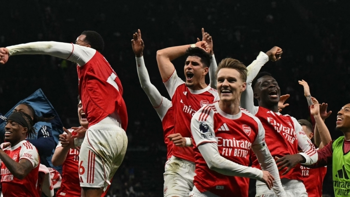 Cán mốc 100 bàn, Arsenal sánh vai Bayern và Barca Cán mốc 100 bàn, Arsenal sánh vai Bayern và Barca