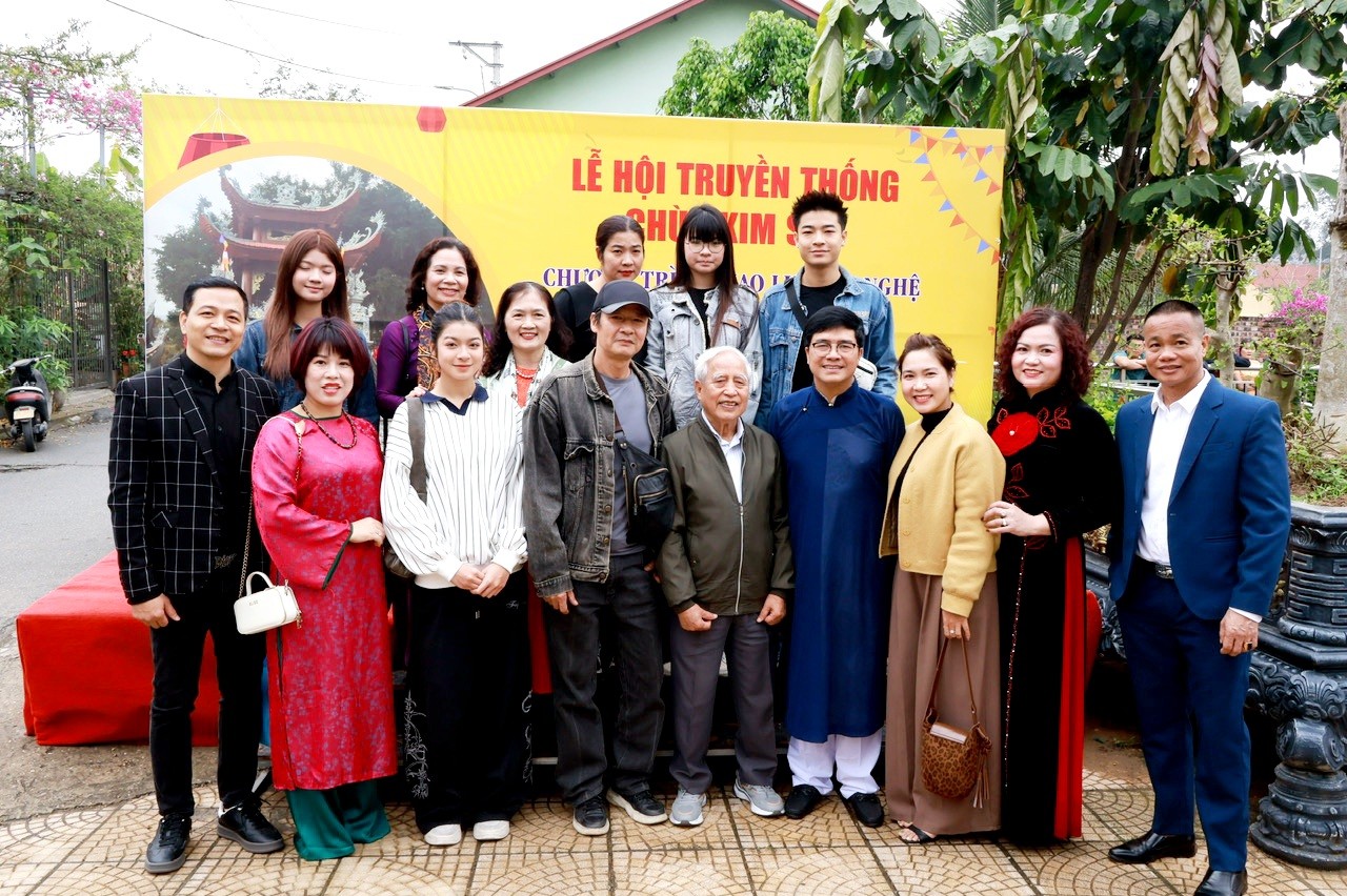 Rộn Ràng Tiếng Hát Quan Họ Giữa Lòng Kinh Bắc: Lễ Hội Chùa Kim Sơn – Làng Quả Cảm