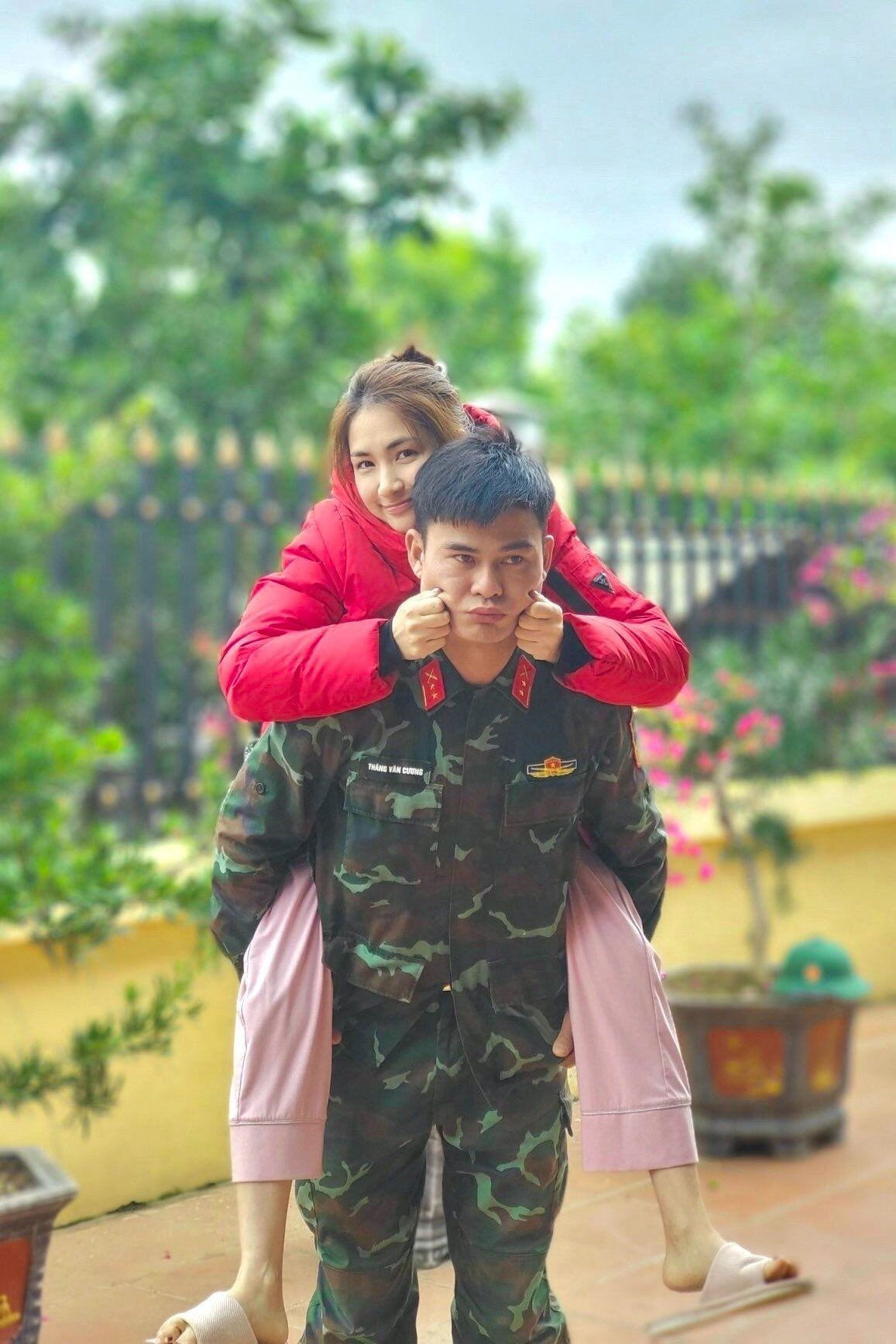 Thực hư tin đồn Hòa Minzy sinh con gái cho Đại úy Thăng Văn Cương