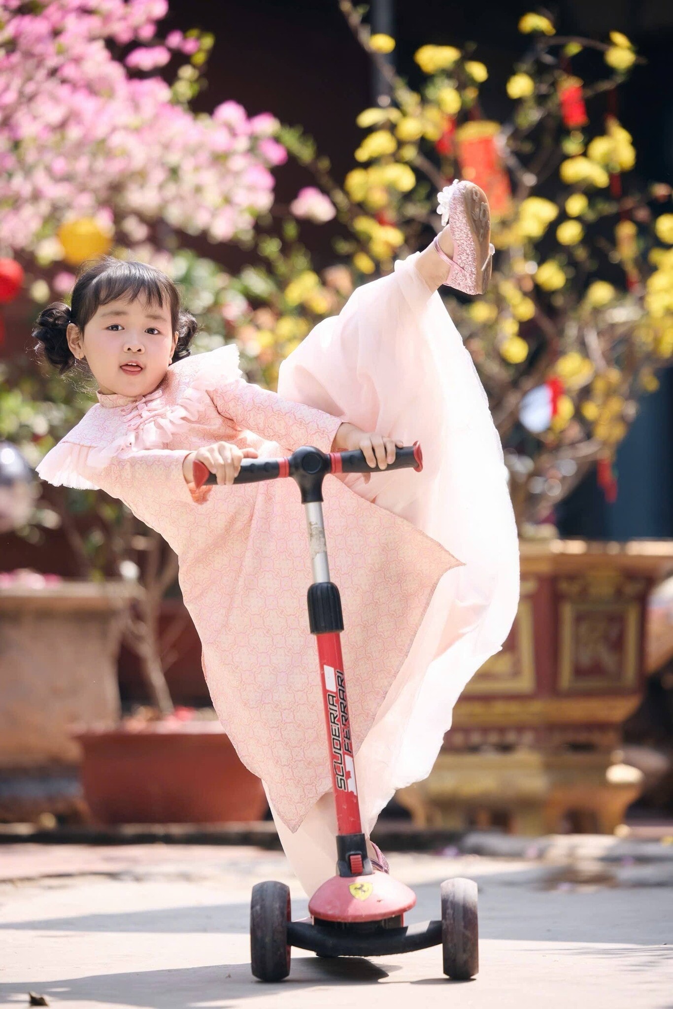 Thực hư tin đồn Hòa Minzy sinh con gái cho Đại úy Thăng Văn Cương