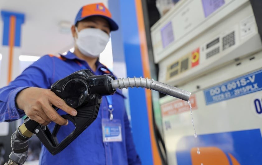 Người dân và doanh nghiệp hãy chia sẻ với Nhà Nước trước biến động giá dầu