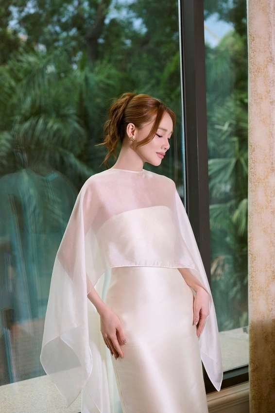 Nhã Phương vóc dáng thon gọn bất ngờ sau sinh con thứ ba