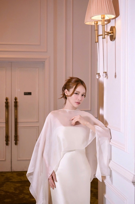 Nhã Phương vóc dáng thon gọn bất ngờ sau sinh con thứ ba