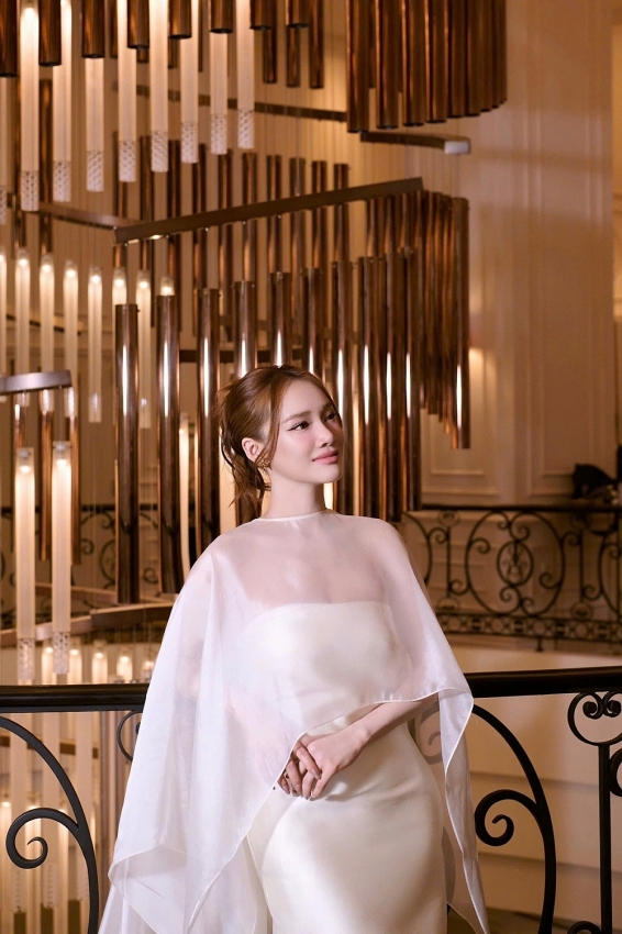 Nhã Phương vóc dáng thon gọn bất ngờ sau sinh con thứ ba