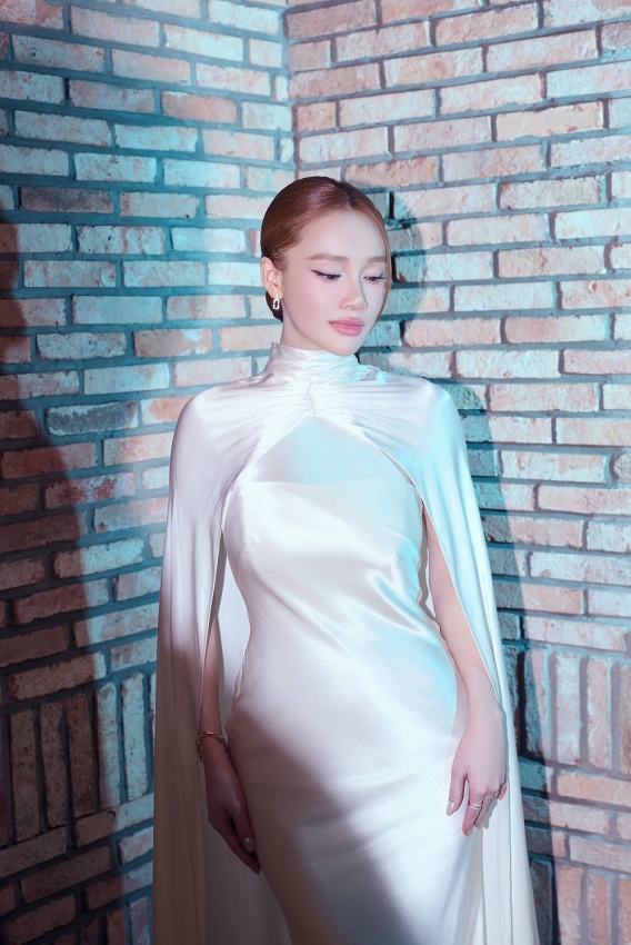 Nhã Phương vóc dáng thon gọn bất ngờ sau sinh con thứ ba