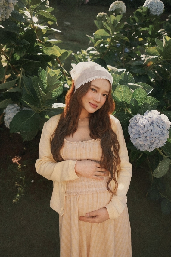 Nhã Phương vóc dáng thon gọn bất ngờ sau sinh con thứ ba