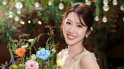 Thúy Ngân gây ấn tượng với gu thời trang quyến rũ