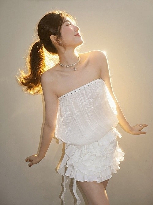 Thúy Ngân gây ấn tượng với gu thời trang quyến rũ