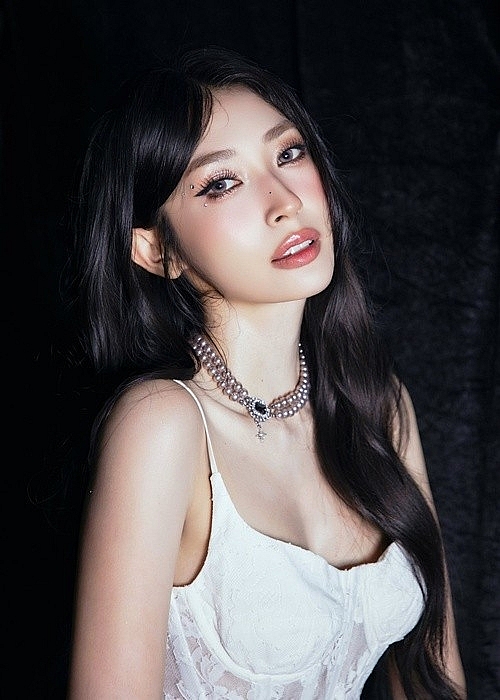 Khổng Tú Quỳnh ngày càng gợi cảm, gu thời trang đẹp miễn chê Khổng Tú Quỳnh ngày càng gợi cảm, gu thời trang đẹp miễn chê