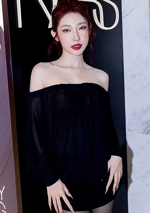 Khổng Tú Quỳnh ngày càng gợi cảm, gu thời trang đẹp miễn chê Khổng Tú Quỳnh ngày càng gợi cảm, gu thời trang đẹp miễn chê