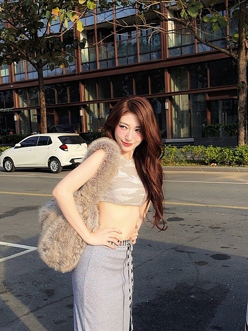 Khổng Tú Quỳnh ngày càng gợi cảm, gu thời trang đẹp miễn chê Khổng Tú Quỳnh ngày càng gợi cảm, gu thời trang đẹp miễn chê