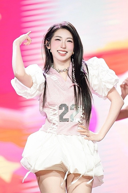 Khổng Tú Quỳnh ngày càng gợi cảm, gu thời trang đẹp miễn chê Khổng Tú Quỳnh ngày càng gợi cảm, gu thời trang đẹp miễn chê