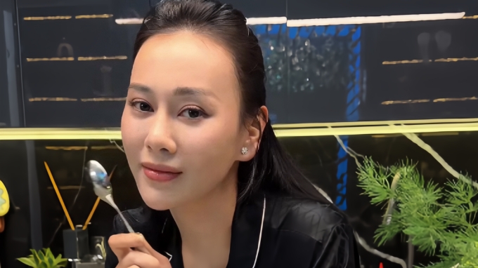 Diễn viên Phương Oanh bất ngờ tái xuất với vlog nấu ăn sau nửa năm vắng bóng vì biến cố gia đình