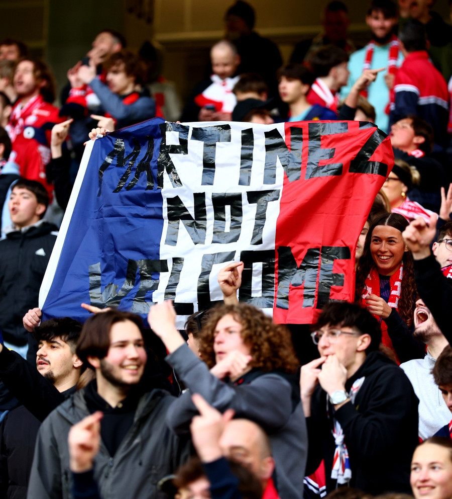 Thủ môn Aston Villa bị phản ứng dữ dội trên đất Pháp